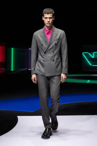 Look 18